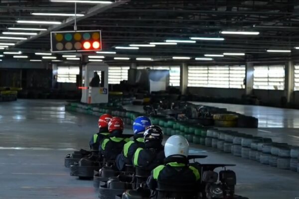 Disputa de kart reúne paranaenses apaixonados por automobilismo